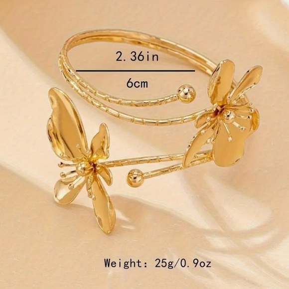 ⚜️ Floral Design Bracelet 🌺 - Picture 6 of 6